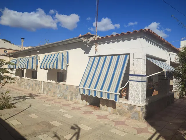 Casa independiente con terreno urbano en una de las mejores  - foto 4
