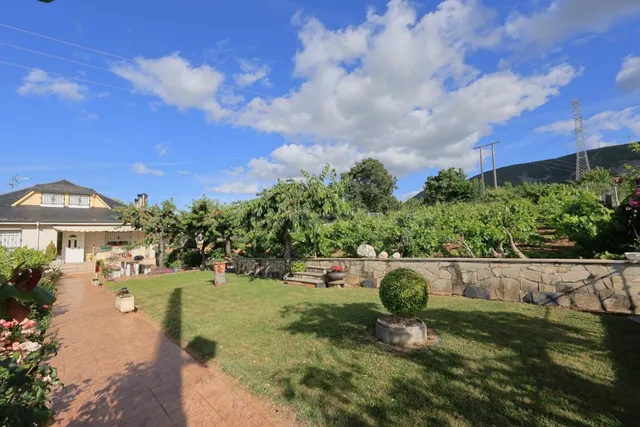¡Espectacular propiedad única en El Bierzo! Chalet con pisci - foto 4