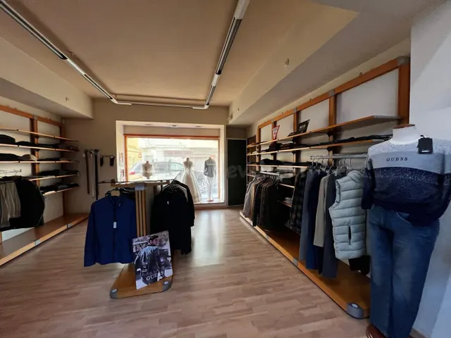 LOCAL COMERCIAL AVG. CATALUNYA L'ALDEA - foto 4