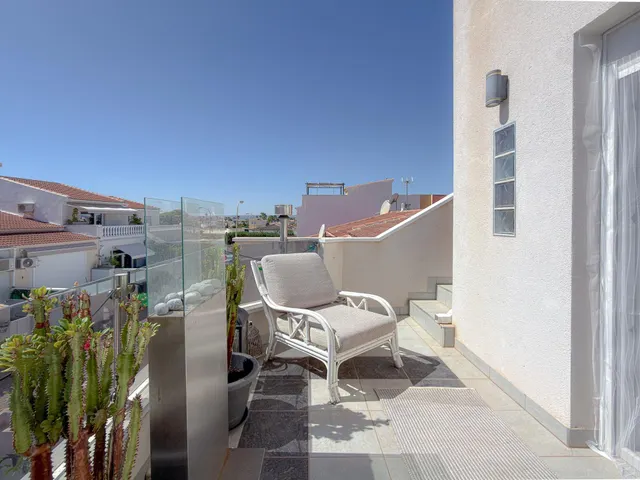 Exclusivo Adosado con excelente diseño y 2 amplias terrazas + solarium privado con vistas despejadas ( Sin gastos de comunidad ) — 37