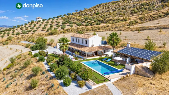 IMPRESIONANTE FINCA RÚSTICA CON DOS VILLAS, PISCINA Y CASI C