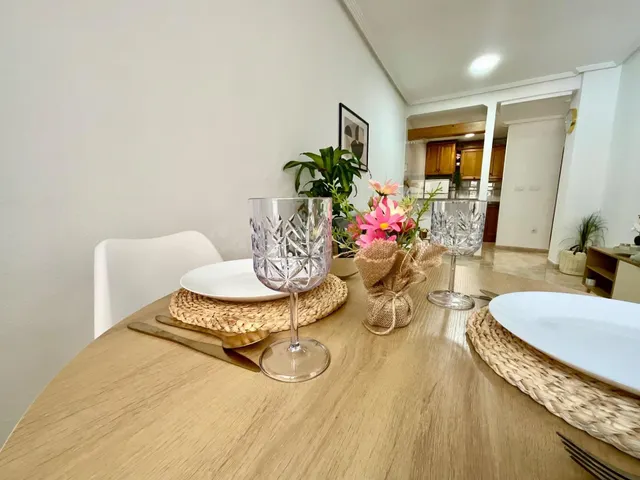 GRAN APARTAMENTO EN TORREVIEJA: 1 BAÑO, 1 ASEO - foto 2