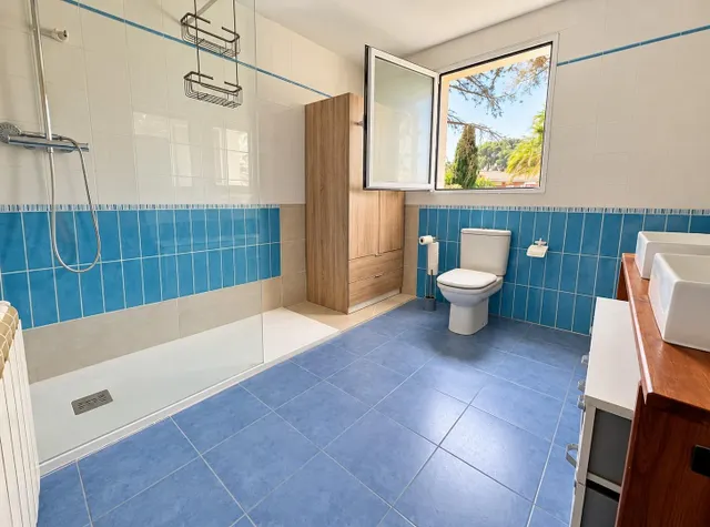Chalet independiente con piscina privada y 6 dormitorios en La Cañada — 19