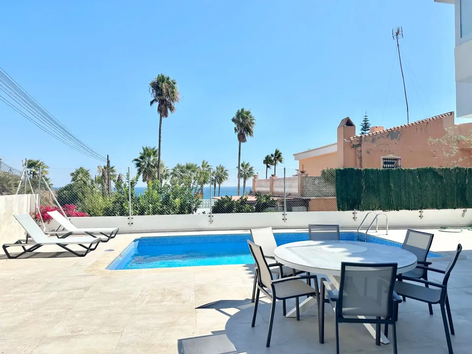 PLANTA BAJA INDEPENDIENTE CON PISCINA PRIVADA EN SEGUNDA LÍNEA DE PLAYA – EL FARO