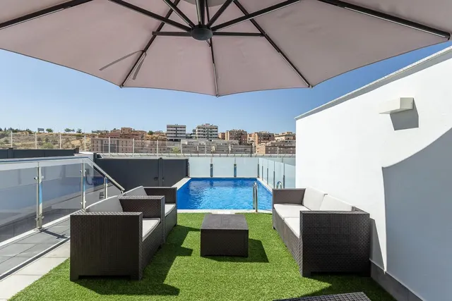 Vivienda de lujo en Urbanización SERRALLO HILLS. — 37