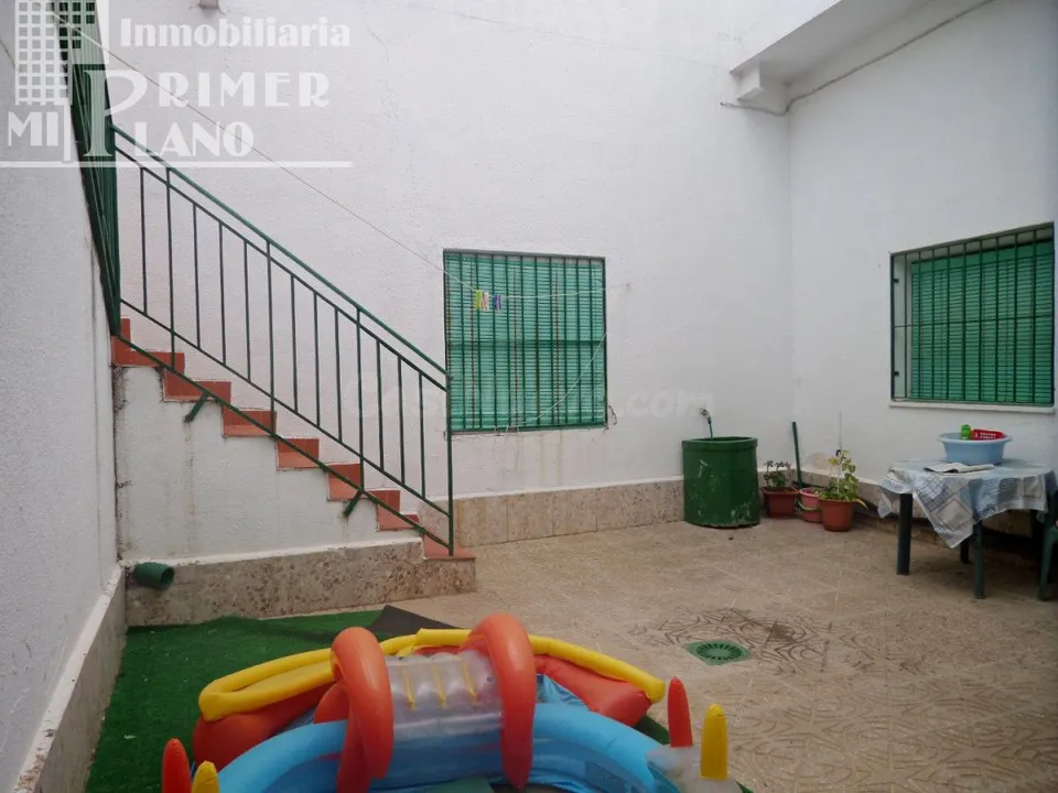 VIVIENDA EN UNA DE LAS PRINCIPALES CALLES DE TOMELLOSO