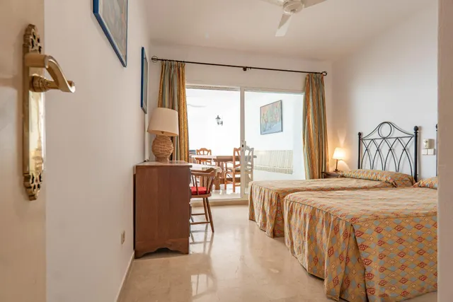 Amplio dúplex en Río Real, Marbella Este, junto a proyectos de alto valor — 30