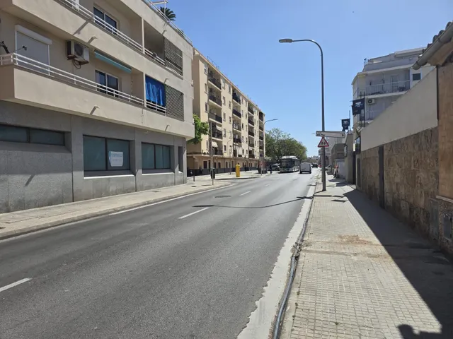 LOCAL COMERCIAL + NEGOCIO EN MARCHA — 24
