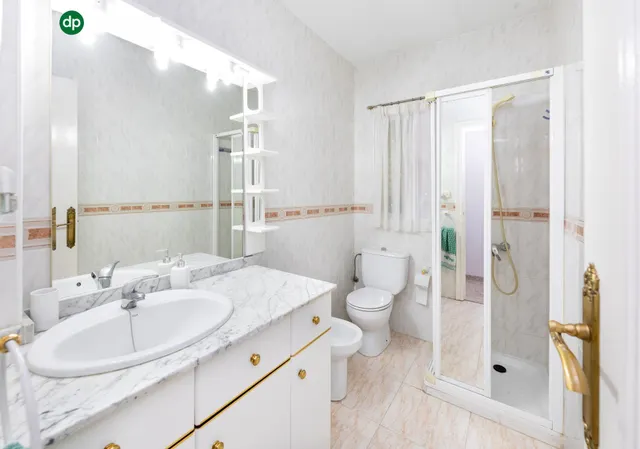 ¡Oportunidad única! Ático de 4 dormitorios y 2 baños con gran terraza frente al Colegio Agustinos (Arabial) — 13