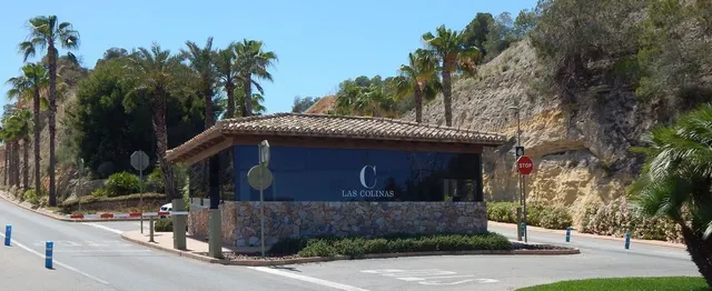 VILLA DE 3 DORMITORIOS 3 BAÑOS EN ORIHUELA COSTA ( LAS COLINAS GOLF ) — 31