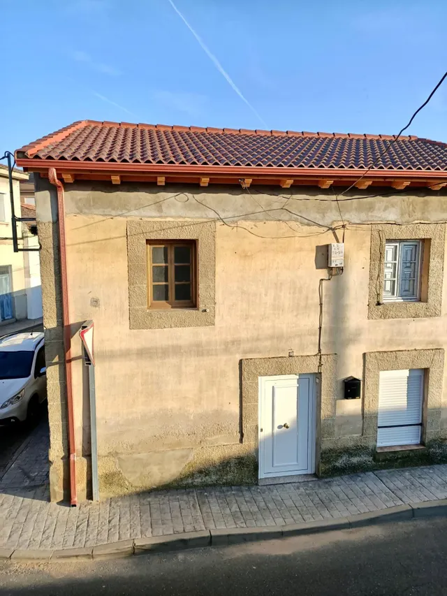 SE VENDE CASA DE DOS PLANTAS EN VALENCIA DE DON JUAN, COCINA, SALÓN, 3 HAB., BAÑO, ASEO Y PATIO. — 2