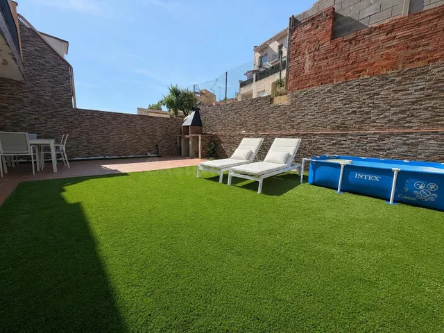Planta baja con gran terraza privada en el centro del pueblo - foto 2