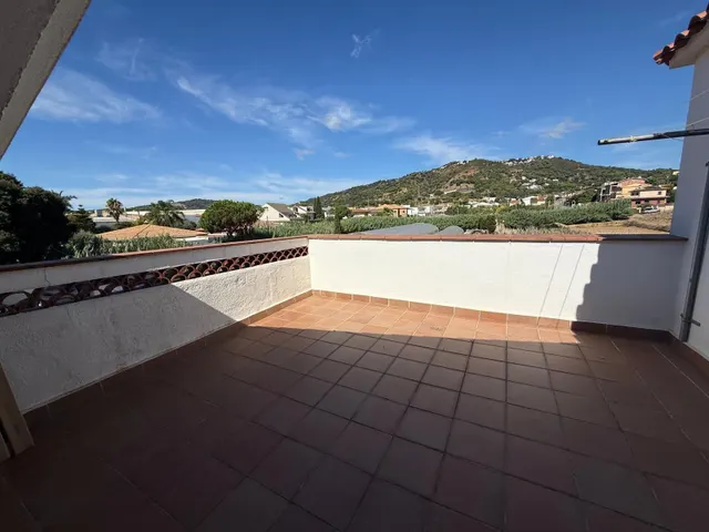 Casa unifamiliar amb gran terreny i àmplies terrasses a Pineda de Mar — 13