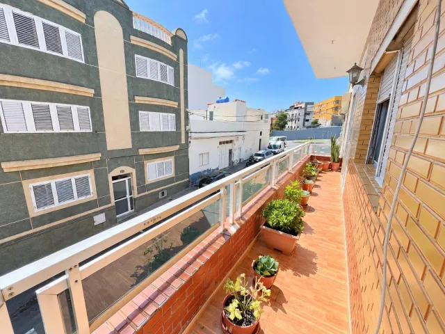 Vivienda de cuatro dormitorios con balcón en Arucas - Santidad — 39