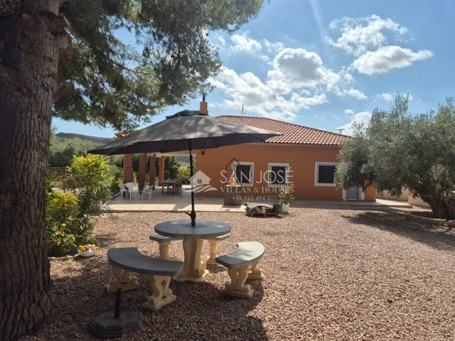 SE VENDE CHALET EN BUEN ESTADO EN MONFORTE DEL CID EN LA ZONA DEL FONT DEL LLOP — 23