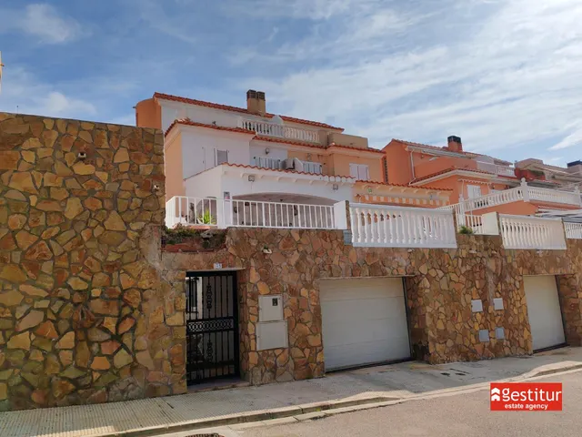 Chalet Pareado cerca del mar. - foto 2