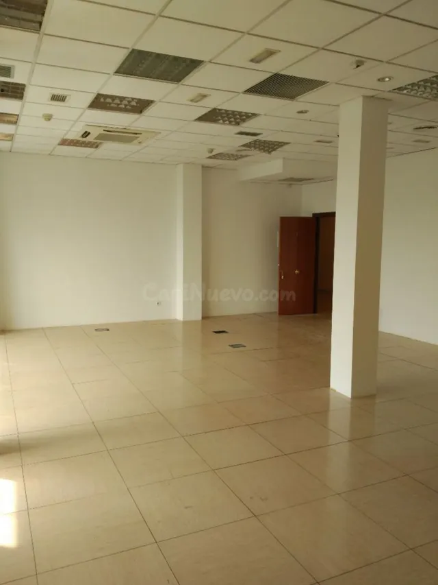 GRAN OFICINA DISPONIBLE EN LOS BERMEJALES - foto 4