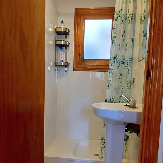 Amplia vivienda en urbanización con aparcamiento y piscina — 16