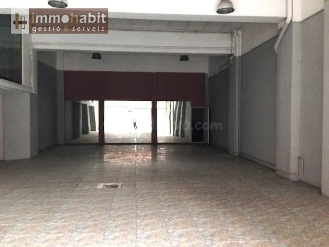 Local de 80 m2 mas 55 m2 de altillo en cap pont — 12