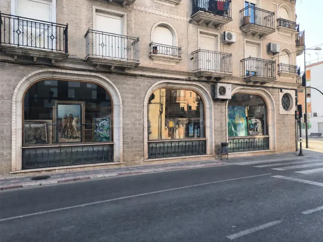 Gran local comercial de 800m2 en Avenida Fernando de los Río - foto 2