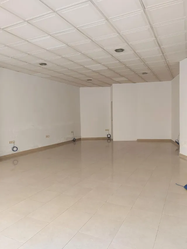 SE VENDE O SE ALQUILA LOCAL EN CARRERA DE JESÚS — 3