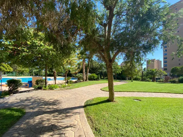 Piso de 4 dormitorios en el corazón de la Playa de Poniente, perfecto para ti y tu familia. — 20