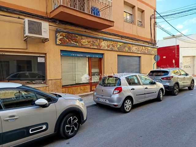 SE VENDE LOCAL COMERCIAL CON POSIBILIDAD DE CAMBIO DE USO — 4