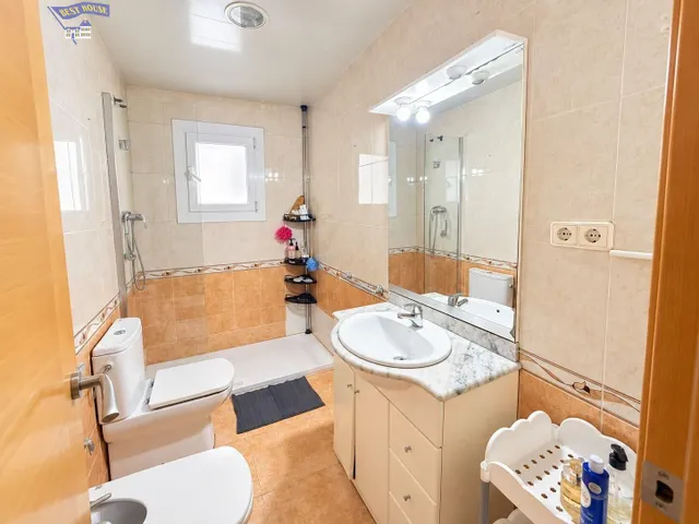 Piso de 3 habitaciones en fontetes, Cerdanyola del Vallès: comodidad, luz y excelente ubicación — 16
