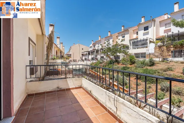 ADOSADA EN URBANIZACIÓN EN HUETOR VEGA — 20
