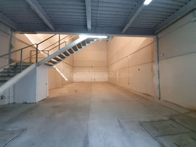 Nave Industrial en P.I. La Negrilla (Sevilla)