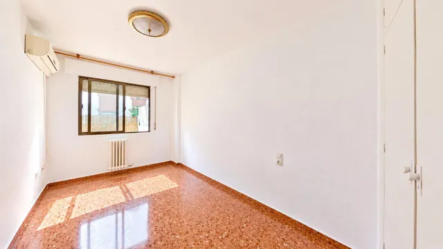 ¡Espectacular apartamento con terraza soleada junto al Helicóptero en Alcázar del Genil! — 22