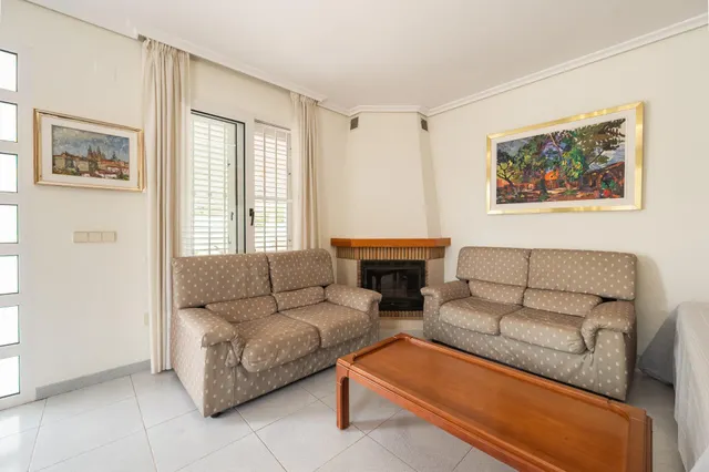 Amplia vivienda con piscina privada, terraza y garaje cerrado — 10