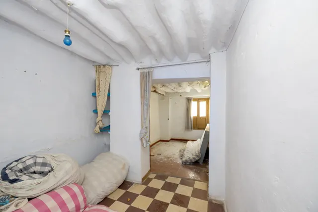 Casa para reformar en el centro de Lanjarón con gran potencial de inversión — 16