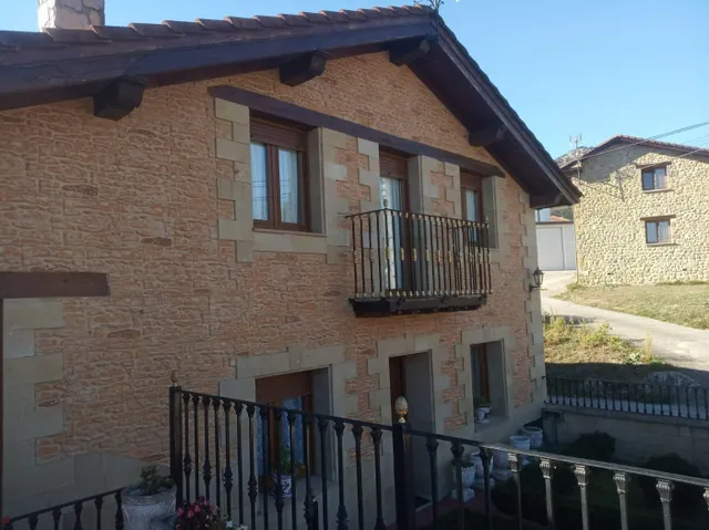 Céntrico !! Se Vende Chalet en Valle de Mena — 24