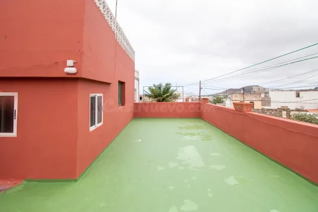 Casa terrera con garaje, jardín y vivienda superior independ - foto 3