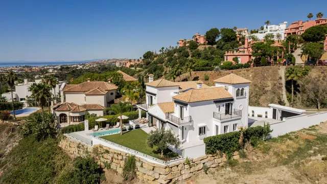 Villa de lujo de 5 dormitorios y 7 baños con impresionantes vistas al Mar. La Quinta, Benahavís — 3