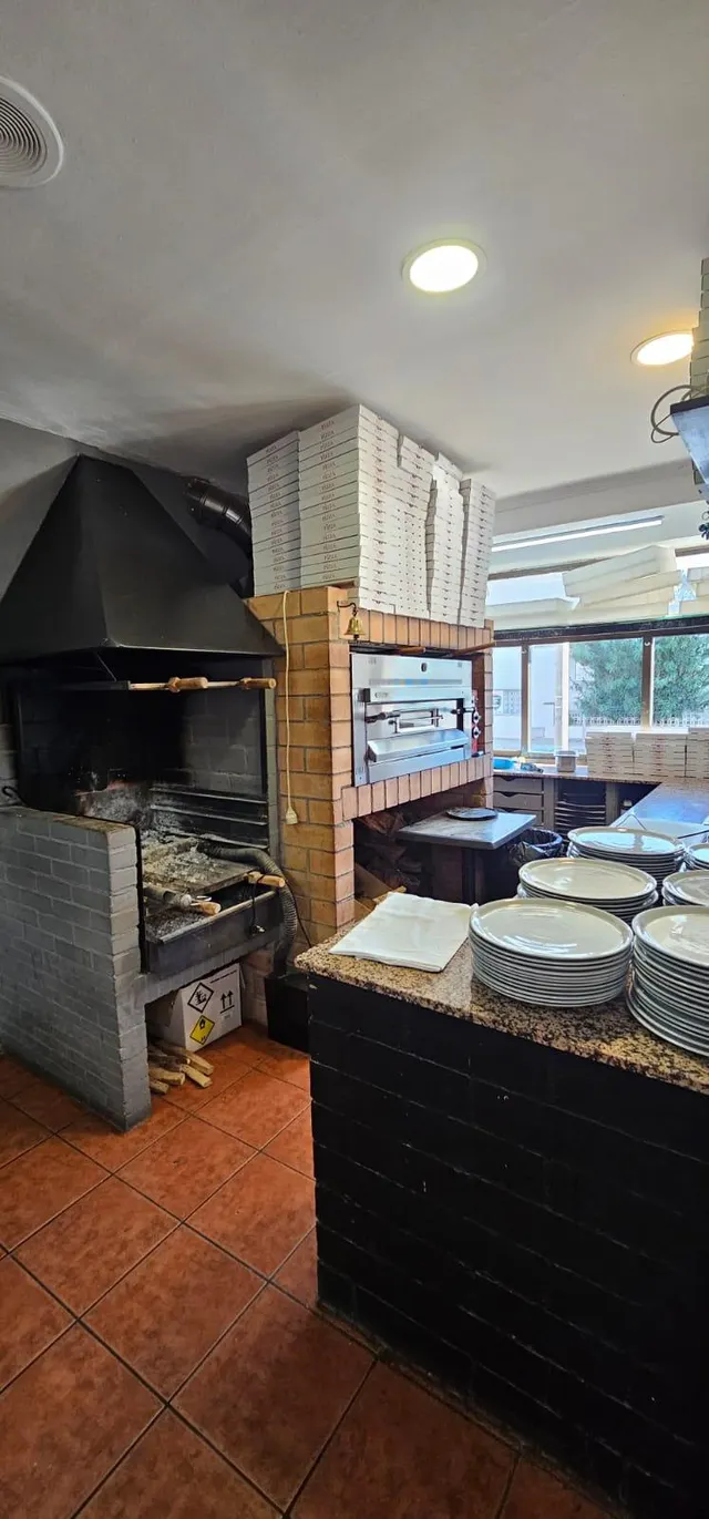RESTAURANTE CON VIVIENDA SUPERIOR EN PLATJA DELS RIELLS — 13