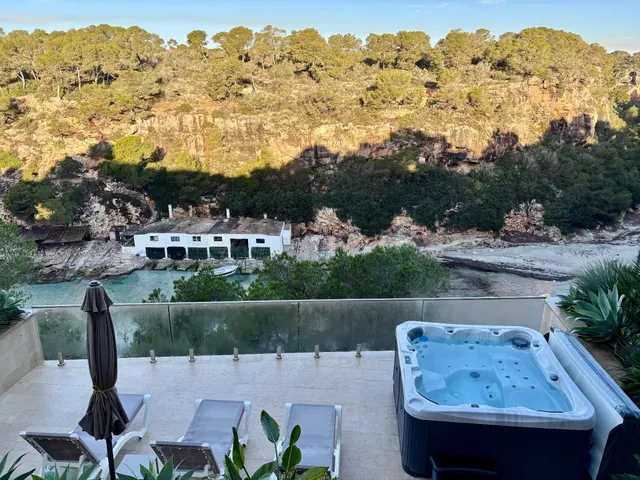 EXCLUSIVO CHALET EN PRIMERA LINEA DE MAR CON LICENCIA VACACI - foto 2