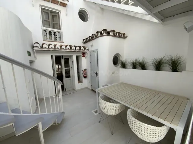 Encantadora Casa de Tres Plantas con Licencia Turística en e - foto 4
