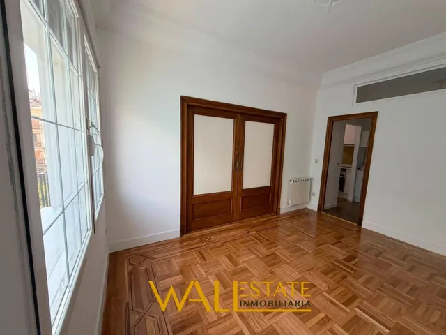 Espectacular piso de 3 dormitorios con balcón en pleno centro — 15