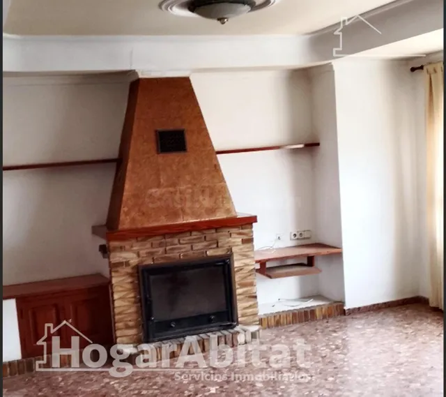 AMPLIO Y EXTERIOR CON 4 DORMITORIOS Y CHIMENEA