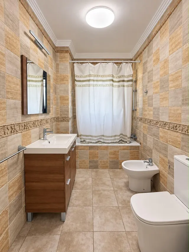 SE VENDE CASA INDEPENDIENTE CUATRO habitaciones CON PISCINA EN ALGECIRAS, RINCONCILLO. — 11