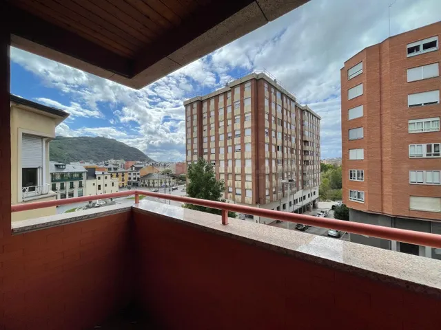 SE VENDE PISO SOLEADO CON TERRAZA ZONA CORREOS
