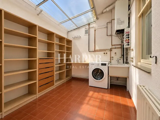 Luminoso piso con espacios exteriores privados en Eixample, Barcelona — 9