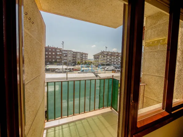Luminoso piso de 3 habitaciones en el centro de Noja, a un p - foto 3