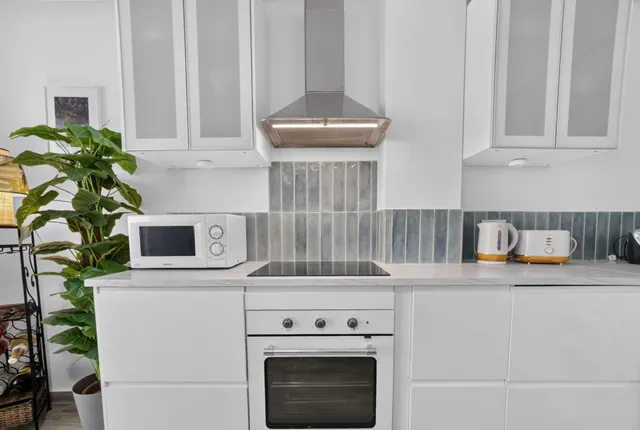 APARTAMENTOS SOLEADOS JUNTO A LA PLAYA — 8