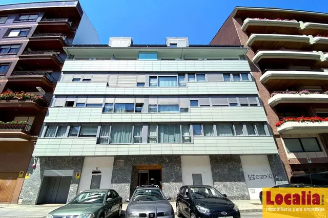 Amplio local comercial en bruto, Torrelavega. - foto 2