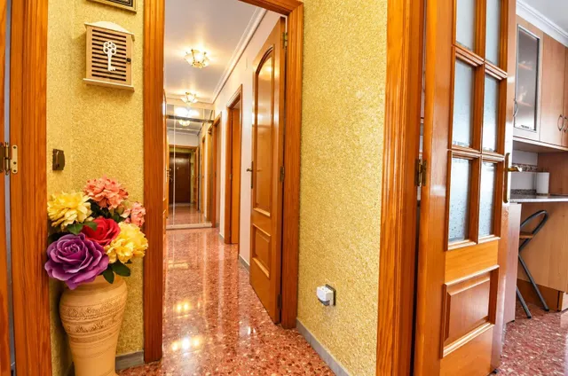 SE VENDE PISO DE TRES habitaciones EN PLUEBLO LEVANTE CON PARKING SEVENDGROUP.COM — 6