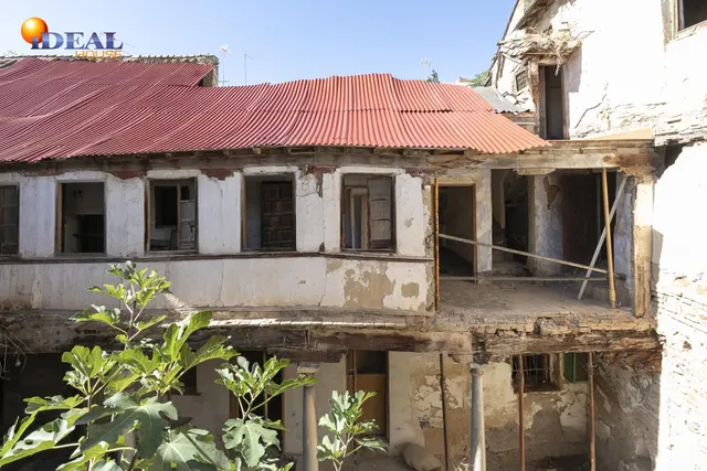 Edificio histórico junto a Plaza Larga, en el corazón del Albaicín (Granada) — 34