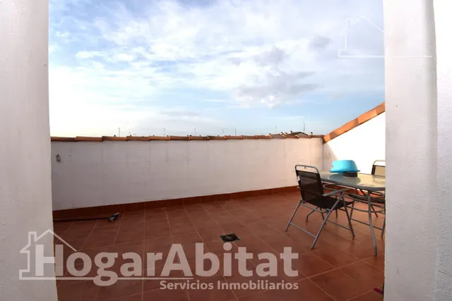 PRECIOSO ÁTIO CON TERRAZA Y TRES BALCONES — 29